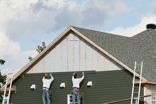 Professional Siding technician working in Markham, VA